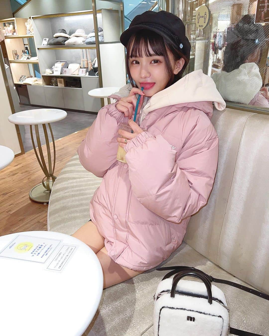 みもれもんさんのインスタグラム写真 - (みもれもんInstagram)「Lemon-chan 🍋 I like pink so I often wear pink clothes 👚💒💓  れもんちゃん🍋💛 ピンクと白色が好きなので ピンク色の服も良く着ます👚💒💓  #みもれもん #黒髪 #ボブ #黒髪ボブ #ショートヘア#日本女孩 #インスタグラビア#大人女子 #一个人生活 #Mimolemon #Japanesegirl #japan #asiangirl #otaku #tokyo #opensea #NFT」2月3日 11時13分 - mimore_mon0929