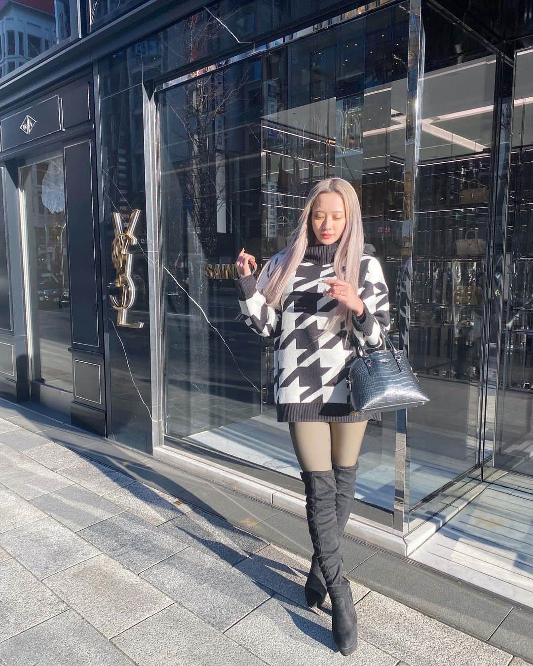田村月光（ツッキー）のインスタグラム：「𝗢𝘂𝘁𝗳𝗶𝘁 𝗼𝗳 𝘁𝗵𝗲 𝗱𝗮𝘆🖤 前回の𝗺𝘁𝗴の時の🖤🖤 履いてるタイツはベルミスの裏起毛🖤 #outfitoftheday」