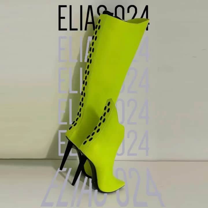 トニ・エリアスのインスタグラム：「#Repost @eliastwentyfour ・・・ Meet Elias024 footwear: the pointy shape of the shoes and the crazy color combinations will throw you directly into the future.   #eliastwentyfour #elias024 #pittiuomo #pittireflections #campionemotogp #shoesdesigner」