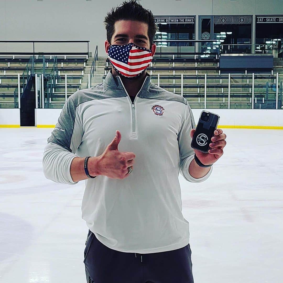 ネイサン・バーソロメイのインスタグラム：「Thank you so much for the swag @skatingclubofny your unwavering support for my season has made a HUGE difference in making everything pleasant and easy 😊THANK YOU! 💪🏼🇺🇸⛸」