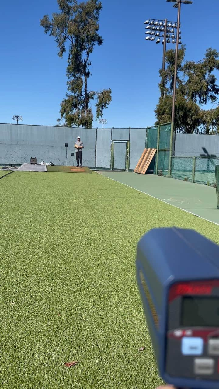 マット・ハービーのインスタグラム：「First bullpen sesh!! ⚾️ @borascorp」