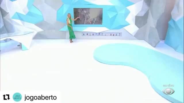 レナータ・ファンのインスタグラム：「Como estava animada hoje! Imagina a torcida do Palmeiras, então! Transmitindo o último incentivo à delegação alviverde! Sonhando com o Mundial e fechada com Abel Ferreira! Mundial de clubes é na @bandtv e no @jogoaberto também! Pra vc, o Verdão será o Campeão do Mundo em Abu Dhabi?」