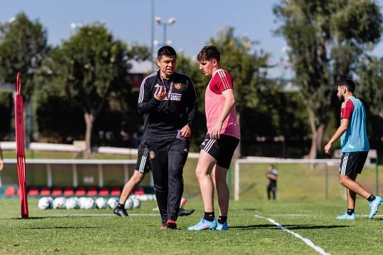 エマーソン・ハインドマンさんのインスタグラム写真 - (エマーソン・ハインドマンInstagram)「Happy to be on the pitch with my teammates again! 🙌🏼」2月3日 10時02分 - ehyndman_96