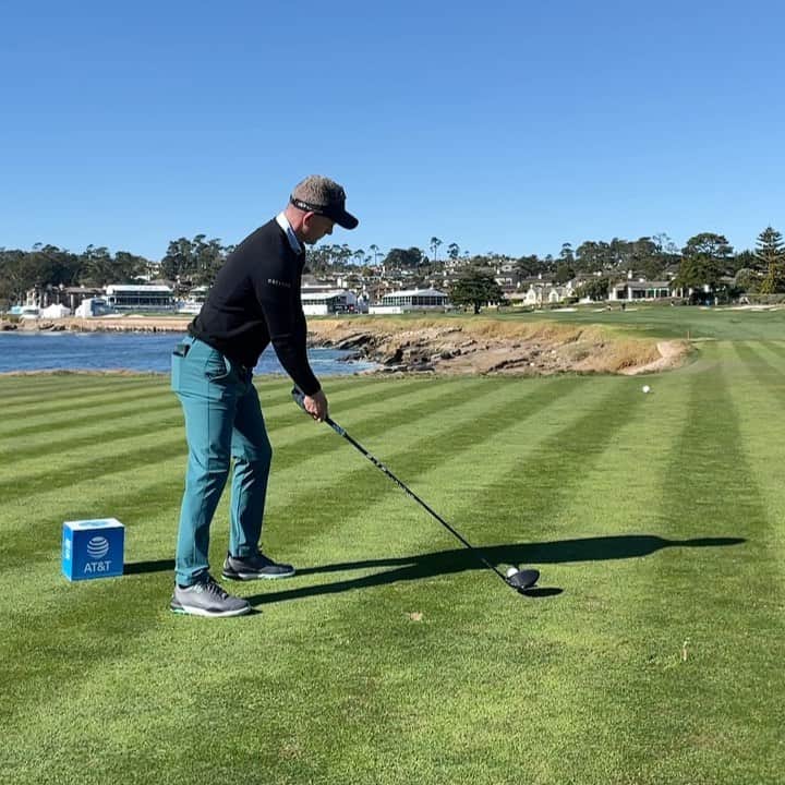 ルーク・ドナルドのインスタグラム：「Ready to roll here at the @attproam  Pebble was showing off today 😍#18 #pebblebeach」