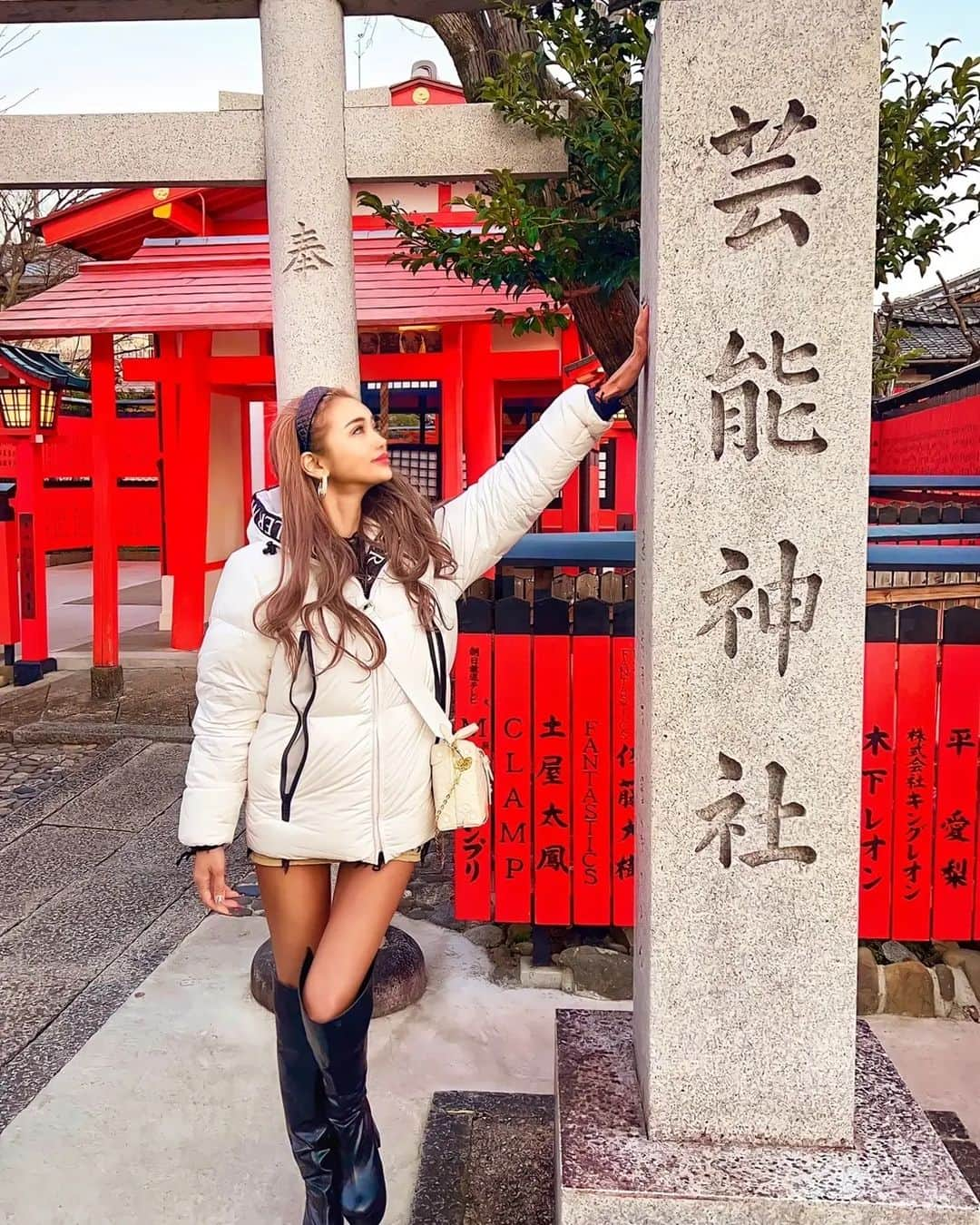 藤木そらさんのインスタグラム写真 - (藤木そらInstagram)「.⁡ ⁡.Speaking of Kyoto, it's Arashiyama ❤️😍 I went to Geino Shrine for the first time, but it was a fresh and wonderful place 💕✨⁡ ⁡.⁡ ⁡.⁡ ⁡.そうだ京都に帰ろう😍‼️💕✨さくっと場面でグルメ旅してきたょ(̨̡ ◜𖥦◝)̧̢☘️🎶✨⁡ ⁡.⁡ ⁡.⁡ ⁡.駅弁から電車旅は楽しいよね♥️♥️美味しいもの食べて、芸能神社にお参り行って満足✨✨⁡ ⁡.⁡ ⁡.⁡ ⁡.移動時間より、滞在時間の方が俄然短い😂😂あるあるだけど、場面がすきやねんな✌🏻️´-⁡ ⁡.⁡ ⁡.⁡ ⁡.⁡ ⁡.⁡着用のネックレスは @choice0610official で販売開始したょ🥺🤟✨藤木そらのセレクトショップで販売中❤️❤️男女兼用だから、ぜひオソロっちしましょ♥️🍏💙💕⁡ ⁡.⁡ ⁡.⁡ ⁡.⁡ハイライトからも見れます❤️✨‼️⁡ ⁡.⁡ ⁡.⁡ ⁡.⁡ヘア @lapis_satsuki にしてもらってるょ( ᵒ̴̶̷̤-ᵒ̴̶̷̤ )お気に入り😍💘⁡ .⁡ ⁡.⁡ ⁡.⁡ ⁡.⁡ ⁡.⁡ ⁡.⁡ ⁡. ⁡. ⁡. ⁡.⁡ ⁡.⁡ ⁡.⁡ ⁡.#芸能人お忍び #芸能神社  #京都神社 #神社巡り  #神社フォトコンわたしと神社  #嵐山 #食べ歩き #そうだ京都行こう  #Kyoto #travelpic  #tripgram  #japanphoto  #jp_portrait部  #アクセサリー #ネックレス #プレゼント選び」2月3日 20時10分 - sorafujiki