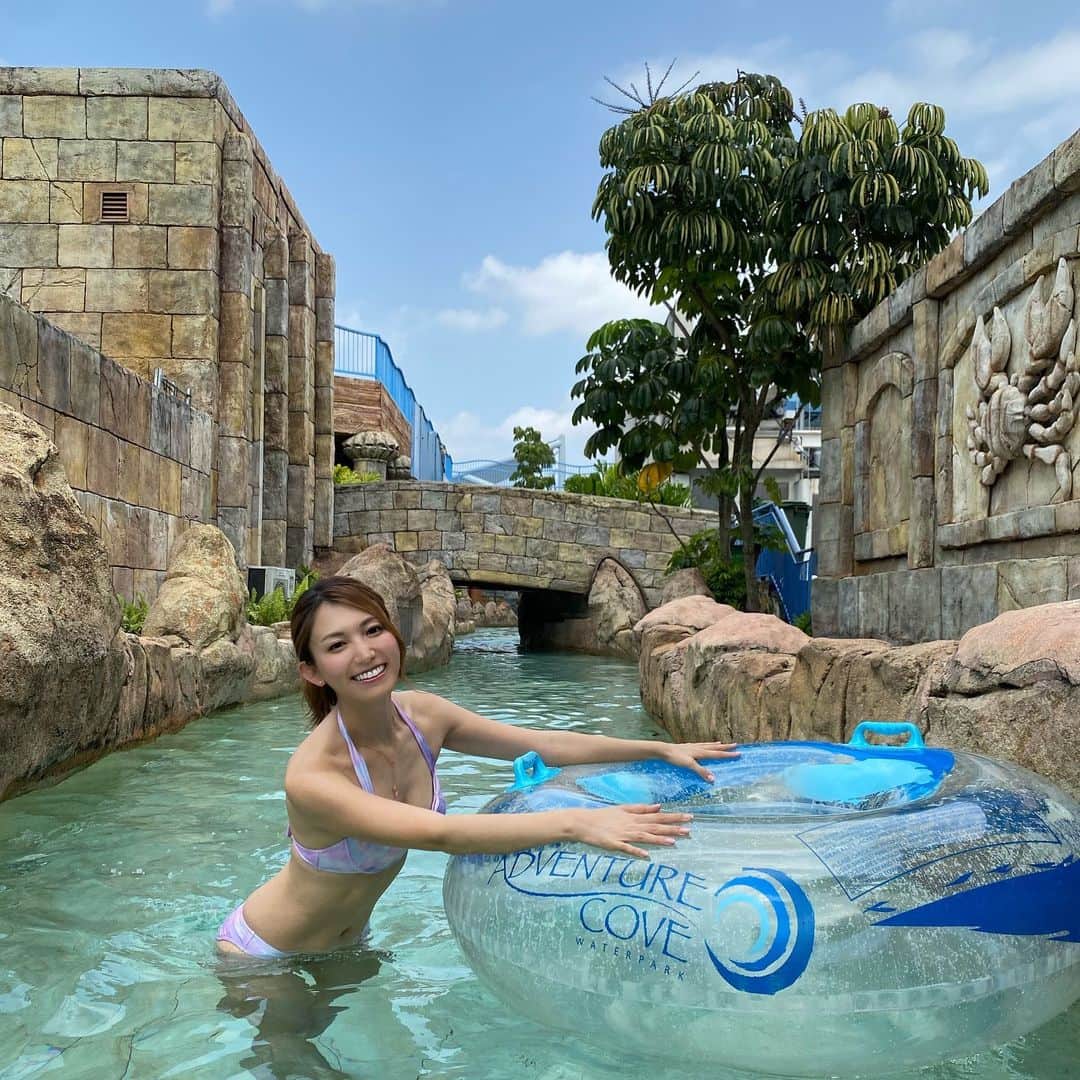 市原彩花さんのインスタグラム写真 - (市原彩花Instagram)「🐠💙  水族館の中で泳いでる気分🥰 イルカと泳げたり、サメを近くで見れるゾーンもあるよ🐬(要予約)  #adventurecovewaterpark#rwsmoments#HUatRWS#セントーサ島#セントーサ#アドベンチャーコーブウォーターパーク#sentosa#singapore#シンガポール#singapura#海外生活#海外旅行#海外移住#シンガポール在住#싱가포르#新加坡#bikini#泳衣#swimsuit#bajurenang#japanesegirl#bikinigirl#bikinimodel」2月3日 20時18分 - ayaka_ichihara