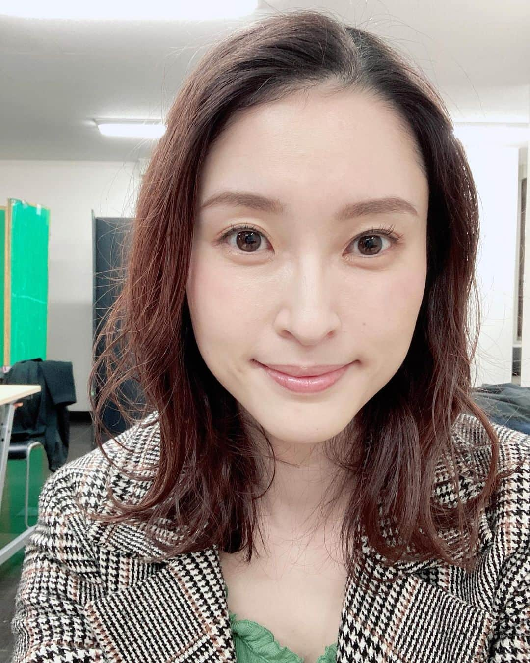 水野瑛さんのインスタグラム写真 - (水野瑛Instagram)「. 2月5日(土)23:40～放送の「おいハンサム!!」第5話に、佐久間由衣さん演じる里香の友人役メグで出演させて頂きます。 . 監督である山口さんには「新しい王様」以来の現場にお声がけ頂き、佐久間さんは「彼女はキレイだった」の現場でご挨拶したことを覚えてくださっていて、和気藹々と楽しいシーンを作ることができました。 久々にしっかりと台詞もある役を頂いているので、ぜひチェックしてみてください🥳 . #おいハンサム #土ドラ」2月3日 20時44分 - 4aki15