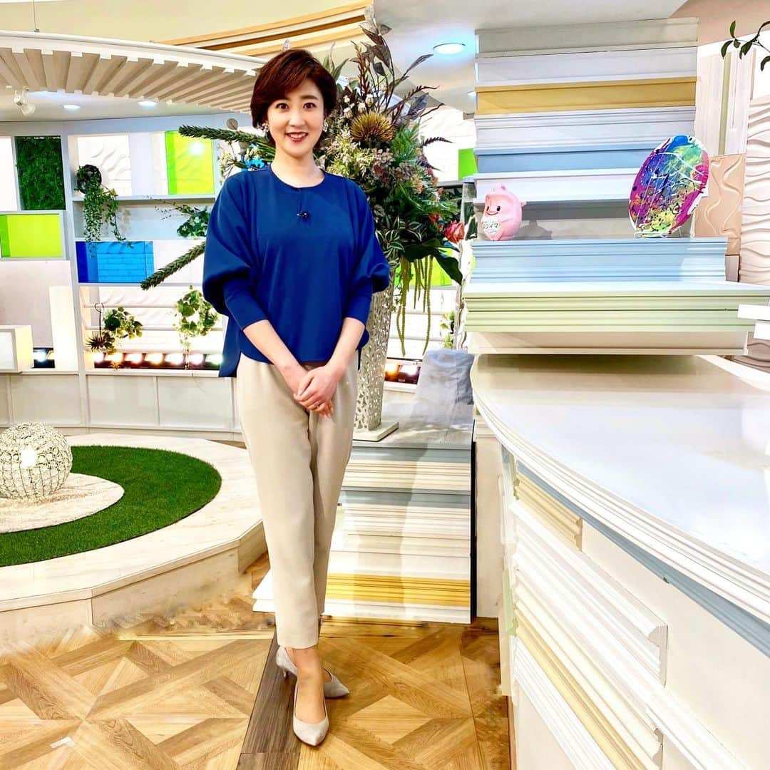 池尻和佳子さんのインスタグラム写真 - (池尻和佳子Instagram)「今日の衣装  @undicinove_retail さん、いつもありがとうございます！  明日北京オリンピック開幕ですね。マリンワールド海の中道のラッコのリロにメダル予想してもらいますよ。お楽しみに🌈  #衣装#undiscovered_muas#スタイリスト#rkb#タダイマ #さけみゆみさん#明日#北京オリンピック#開幕#メダル #予想#ラッコ#リロ#マリンワールド海の中道#木曜日 #がんばれ日本#pants#blue好き#アナウンサー #池尻和佳子」2月3日 21時22分 - wakako_ikejiri_rkb