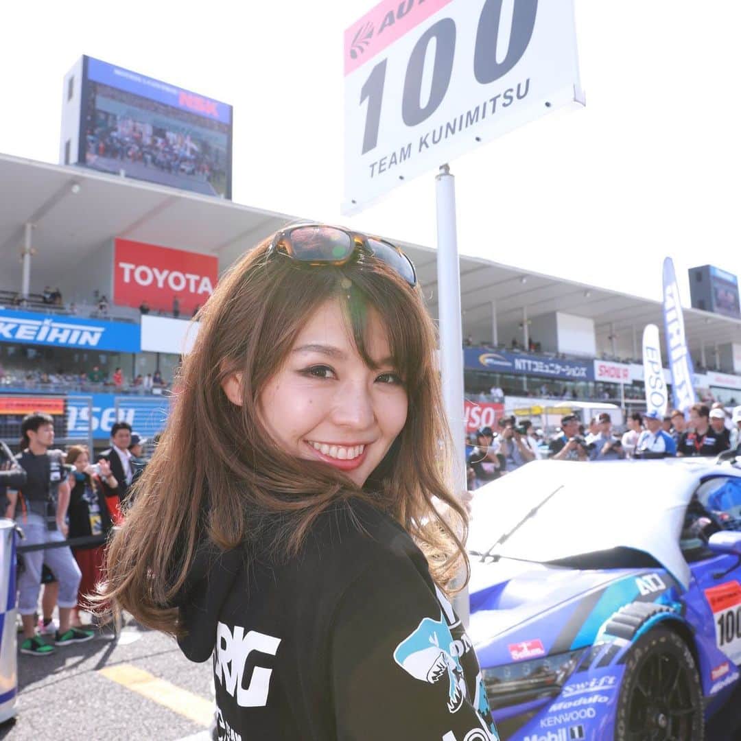 蒼井彩加のインスタグラム：「【お知らせ】  所属事務所イースマイルを退所させていただきました。  気づけば9年も在籍したくさんの夢を叶えて頂きました。 お世話になった事務所の方々、関わったRQ達、ファンの方々チームの皆様ファミリー達には感謝ばかりです。  RQになりたくて仕方なかった10年前の自分にトップチームのコントローラーになったよって教えてあげたい🤣 またいつかこんなPWができたらいいですね💕  この10年が人生で一番頑張った仕事でした。 またどこかでお会いしましょう✨  たくさん写真を送っていただきありがとうございました。 これが最優秀賞です✨  📸ヒデさん」