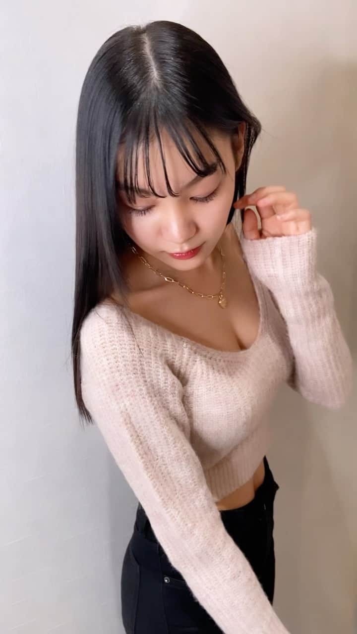 吉澤遥奈のインスタグラム：「☺︎☺︎☺︎ ・ ・ ・  #glam #model #fashion #straight #黒髪ロング #内衣 #グラビア  #海 #粉我  #日本的 #健康美 #japanesgirl」