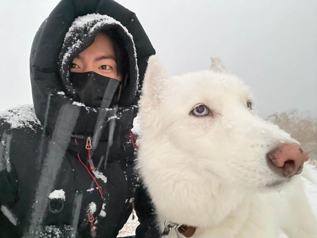 ホン・ジョンヒョンのインスタグラム：「모두 명절 잘 보내셨나요? 새해 복 많이 받으세요🙇‍♂️ 우리모두 건강합시다!」