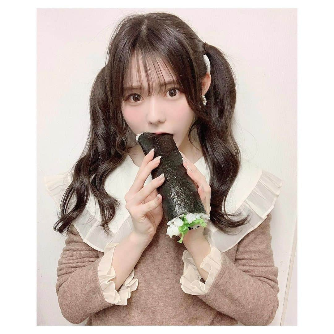 大森莉緒さんのインスタグラム写真 - (大森莉緒Instagram)「・ ・ 節分の日👹⚡️  今年の節分は、ぼっちで恵方巻き食べられなかったから去年食べた時の写真を🥺💧  皆さんは恵方巻き食べましたか〜？？💭 ・ ・ #大森莉緒 #おーりお #おりおんず  #おりおの食 #節分の日 #恵方巻き #北北西  #instagood #instapic #good #yummy #좋아요 #셀카 #셀카그램 #추억 #먹스타그램 #음스타그램 #맛집 #음식 #푸드」2月3日 21時38分 - rio.ohmori