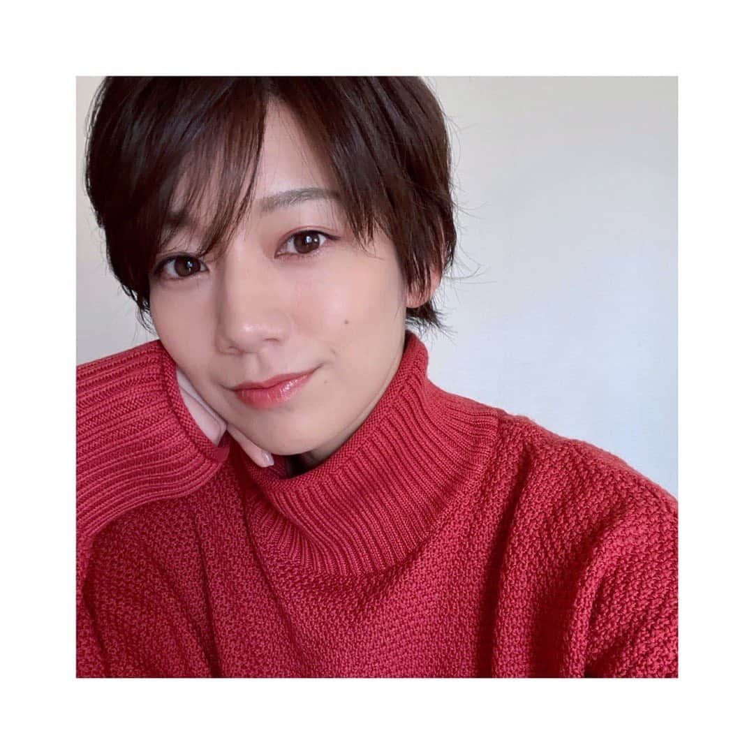 佐藤美希のインスタグラム：「最近赤みのあるコーラルピンクが好き。 この日はトップスも同じカラー🤭  #最近のメイク #コーラルピンクカラー  #ブラウン系も集めよ #髪型変わるとメイクも変わる #デジタル版佐藤美希1st写真集 #発売中」