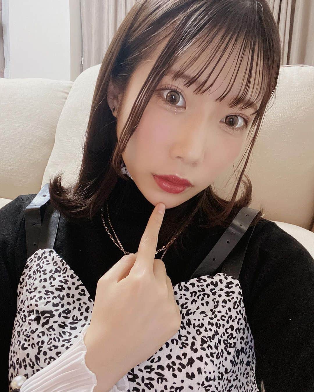 のインスタグラム：「久しぶりにしっかりメイクしたゾ🎀💕💓💗」