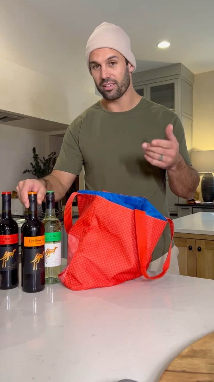 のインスタグラム：「We’re getting excited for the Big Game over here, and so we’ve started stocking up on the essentials! #Ad #21+ [ yellow tail ] has over 20+ wines - there’s something for everyone and every occasion…especially football Sunday. #YellowTailWine #drinkresponsibly @yellowtailwineusa」