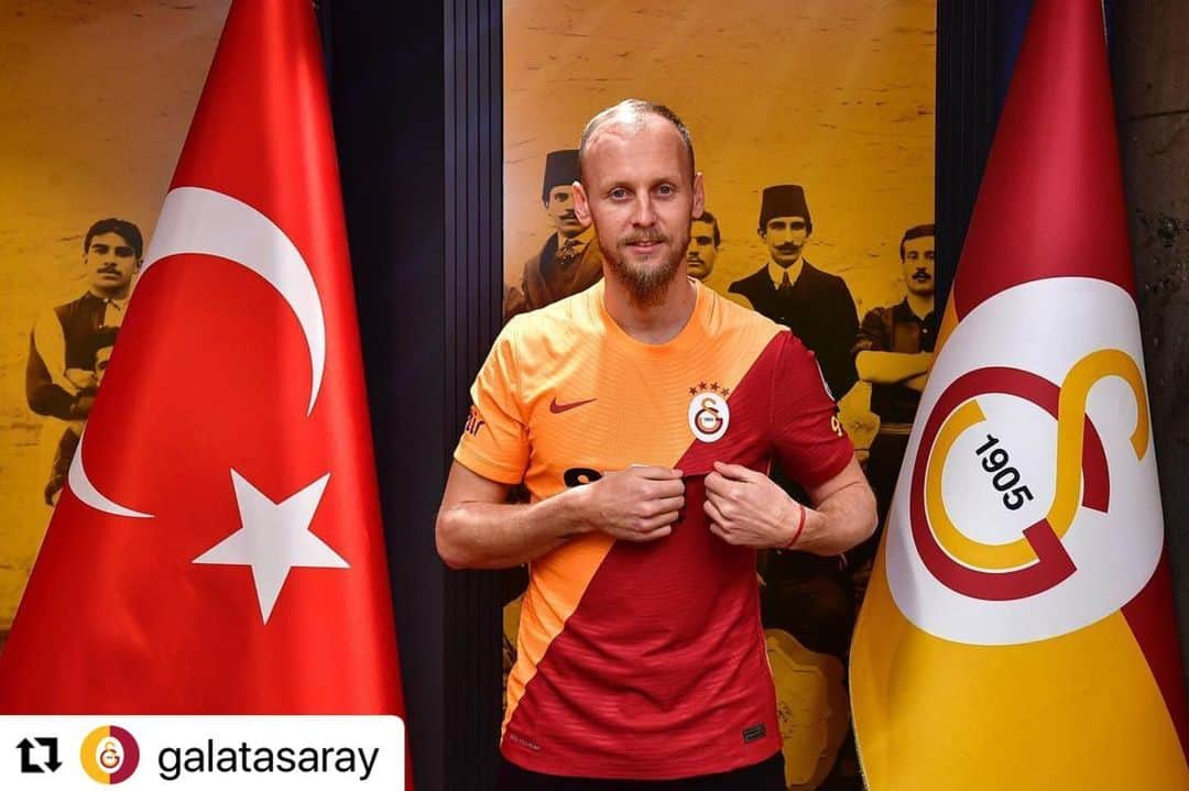 セミフ・カヤさんのインスタグラム写真 - (セミフ・カヤInstagram)「💛❤️ @galatasaray」2月4日 6時29分 - semihkaya_263