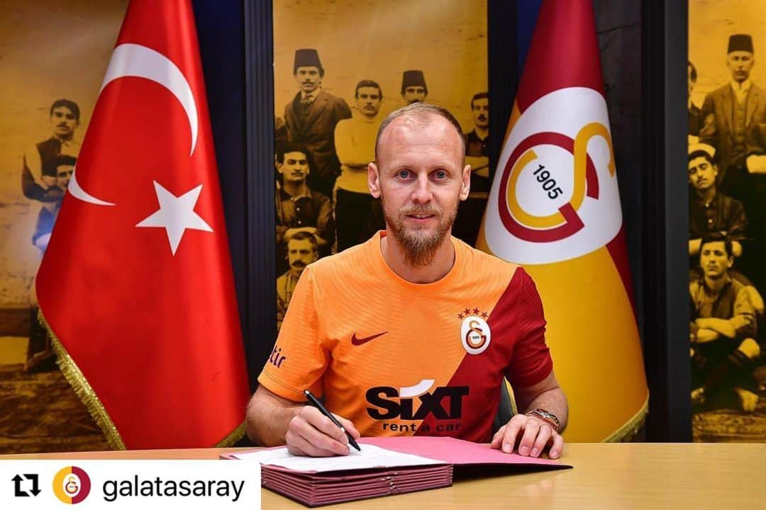 セミフ・カヤさんのインスタグラム写真 - (セミフ・カヤInstagram)「💛❤️ @galatasaray」2月4日 6時29分 - semihkaya_263