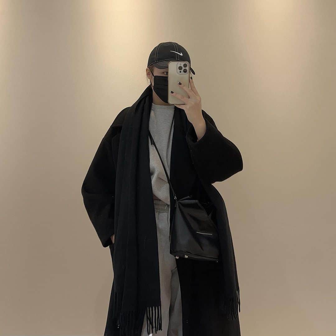 河崎みーなのインスタグラム：「Day Off🖤 . .」
