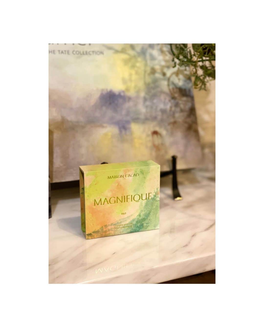 のインスタグラム：「MAISON CACAO 2022 NEW COLLECTION "APPLAUSE”  ✨MAGNIFIQUE✨🍈🍾🥂✨  #maisoncacao  #chocolate  #生チョコ  #MELON  #鎌倉  #バレンタイン  #artwork  #suitounakatsuka  #中塚翠涛  #atelier   chocolate @shingo_ishihara  poem @mademoiselleyoko  artwork @suitou」