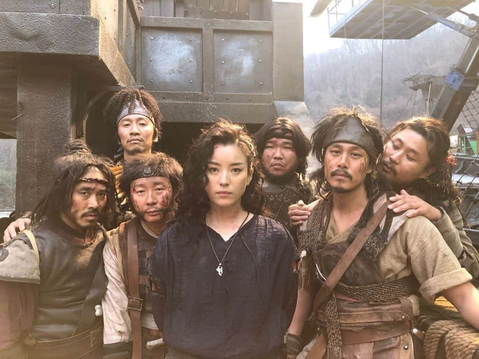 ハン・ヒョジュさんのインスタグラム写真 - (ハン・ヒョジュInstagram)「몰아주기  #해적도깨비깃발 #thepirates 2 🏴‍☠️✨」2月3日 23時07分 - hanhyojoo222