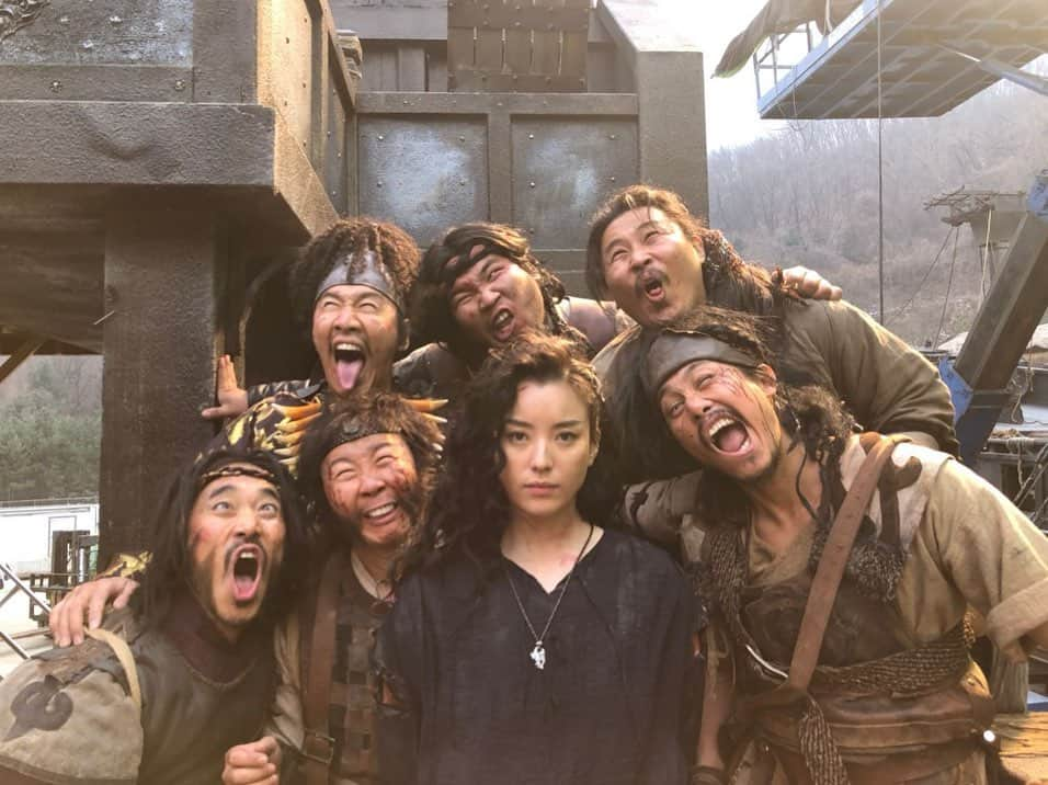 ハン・ヒョジュさんのインスタグラム写真 - (ハン・ヒョジュInstagram)「몰아주기  #해적도깨비깃발 #thepirates 2 🏴‍☠️✨」2月3日 23時07分 - hanhyojoo222