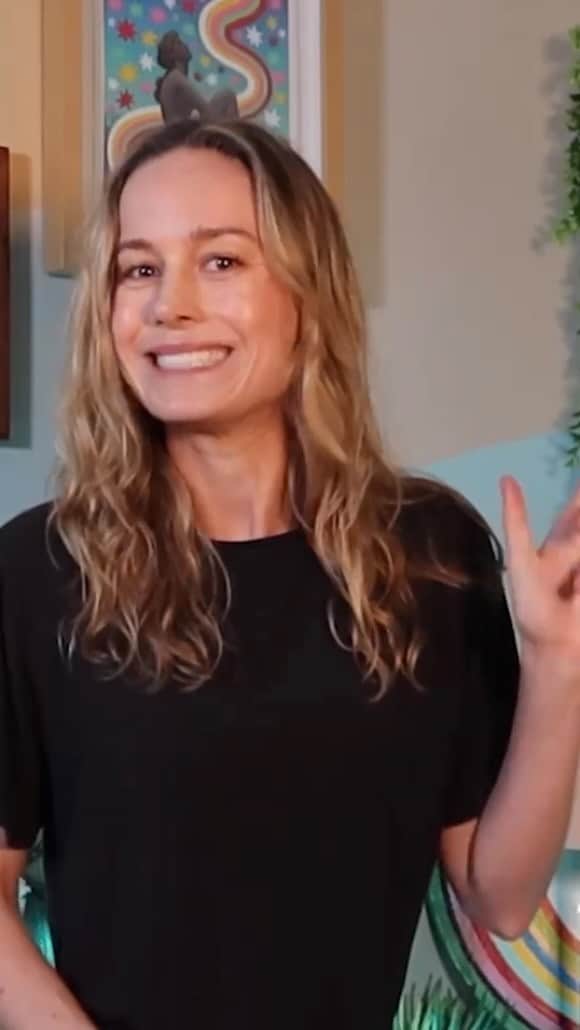 ブリー・ラーソンのインスタグラム：「It’s never too late to reflect on last year, right? *distracting you from the fact I forgot to film this* 🤥」