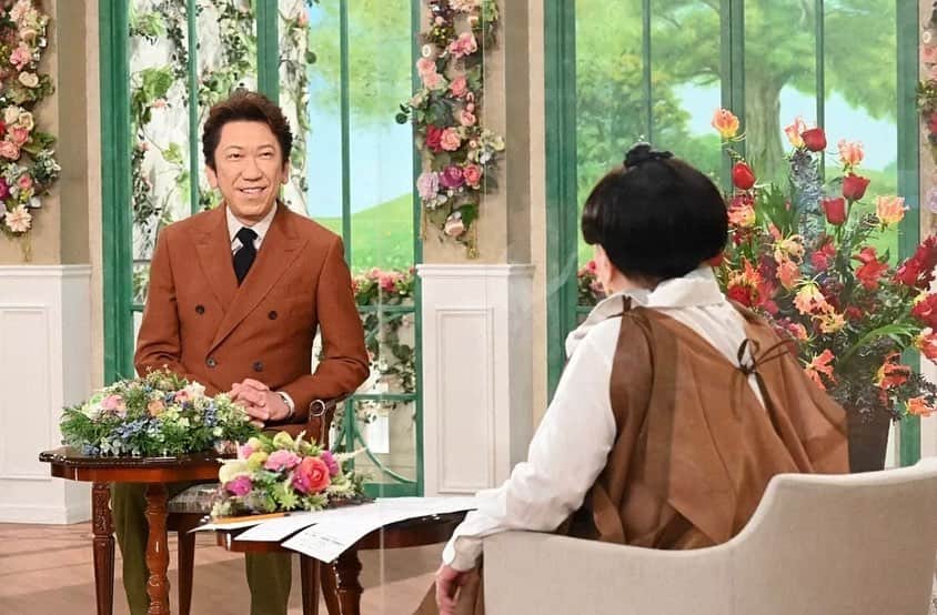 のインスタグラム：「2月10日(木)13時から放送のテレビ朝日系「徹子の部屋」に出演決定! お楽しみに! 番組HP: tv-asahi.co.jp/tetsuko/ #布袋寅泰 #徹子の部屋 #HOTEI」