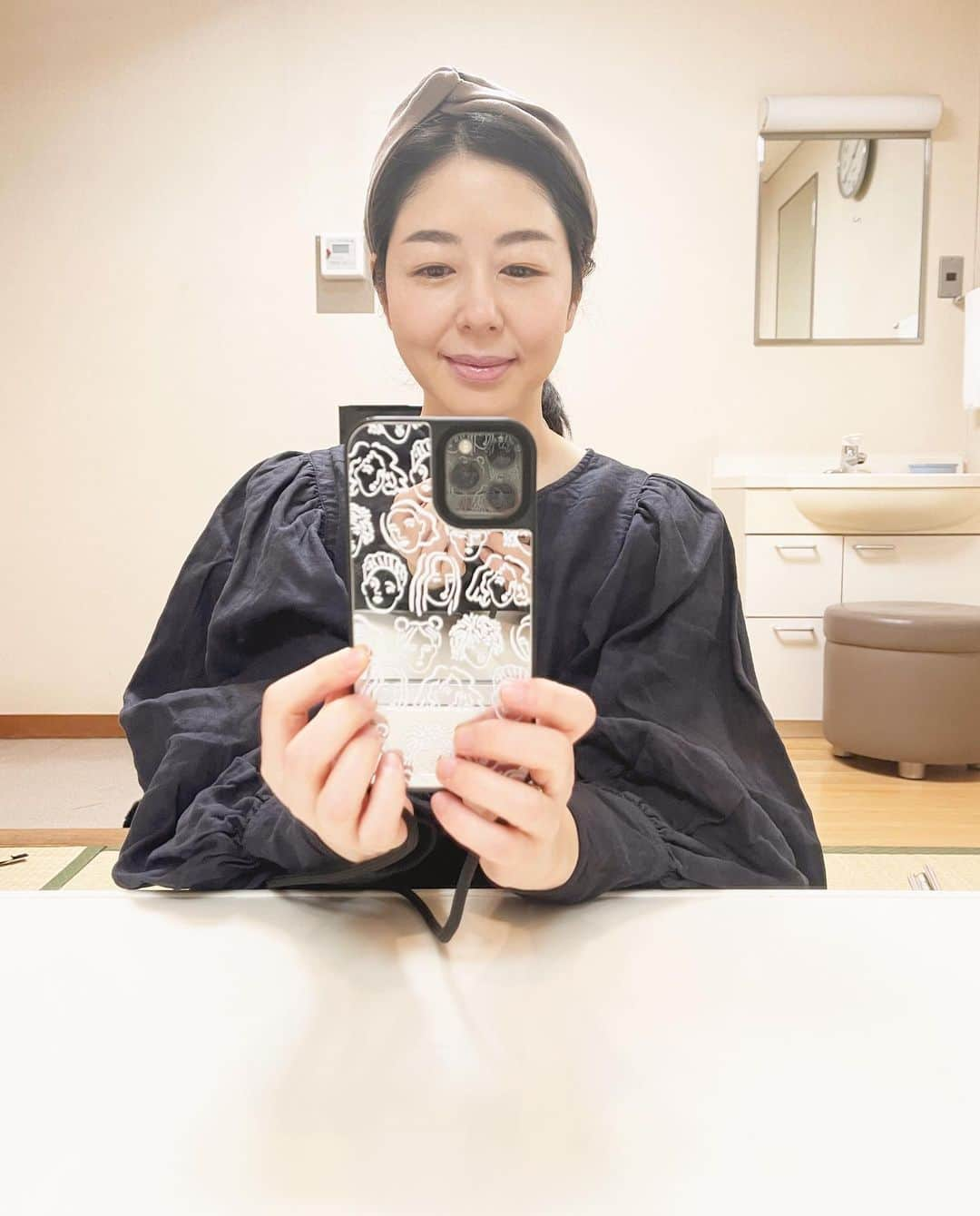 堀内敬子さんのインスタグラム写真 - (堀内敬子Instagram)「撮影行ったり。  歌稽古をしたり。  頭の中に、作品がいくつかぐるぐるしてます。  役柄の事を考えている時間はとても好きです。  今週末は寒くなりそうです。  温かいものを飲んで、リラックスしましょうね❤️  #撮影 #歌稽古」2月4日 15時45分 - horiuchi_keiko