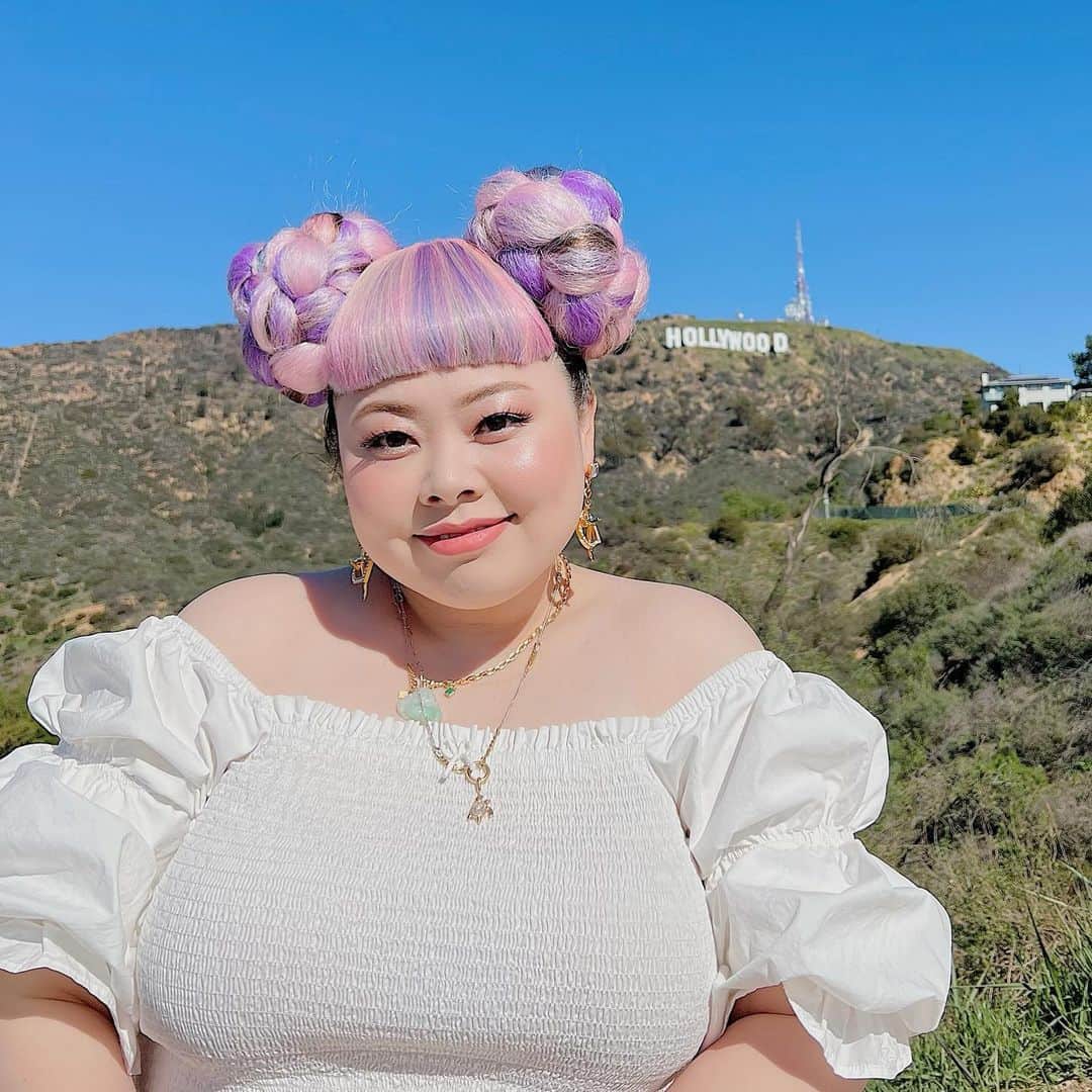 渡辺直美のインスタグラム：「LAでの撮影終了🥺 最高でした🥰  Thank you LA🤪✨  ニューヨークに帰ります🗽  何枚目の写真が謎で、何枚目の写真が好き？w」