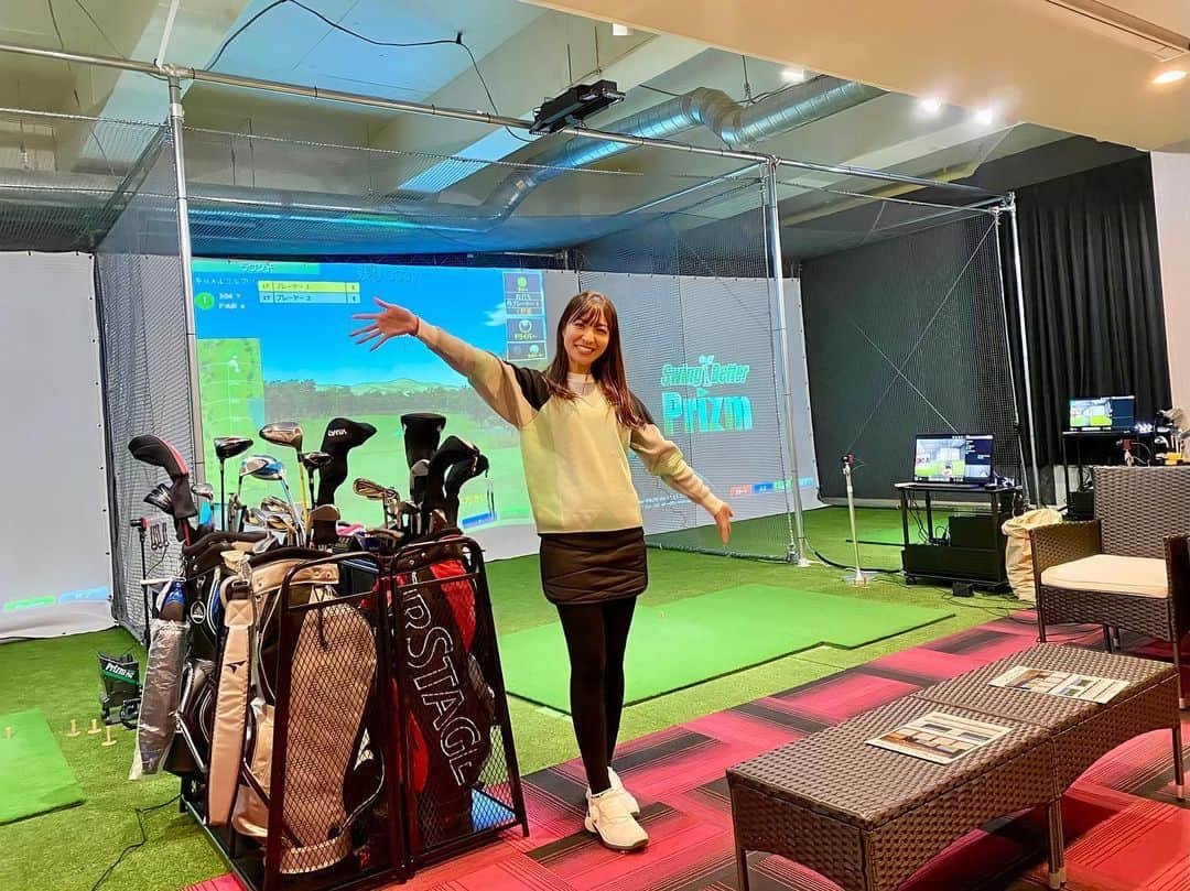 高沢奈苗さんのインスタグラム写真 - (高沢奈苗Instagram)「. キャメルゴルフリゾート⛳️に 新しくシミュレーションゴルフ施設が誕生しましたー✨  @camelresort 🌴 キャメルって凄い🤭常に進化してる！ グランピングにフットゴルフ、バーベキューと施設盛りだくさん！！✨  .  シミュレーションのコースにキャメルゴルフも入っているのでラウンド前後の予習復習に良いかも😌  お泊まりゴルフの時に、夜皆んなでワイワイ楽しむのもいいね💛🌙  .  . YouTubeゴルフななちゃんねるで、シミュレーションゴルフしながら恋バナしてるのでそちらの動画もぜひ観てください💕🥰  📺 @golf7_ch   .  . #ゴルフ #キャメルゴルフリゾート #シミュレーションゴルフ #ゴルフななちゃんねる #リンゴルフ #ゴルフyoutube #ゴルフ女子 #アディダスゴルフ #ずっとゴルフ #golf #golffashion #adidasgolf #camelresort #youtube」2月4日 12時04分 - nanaetakasawa