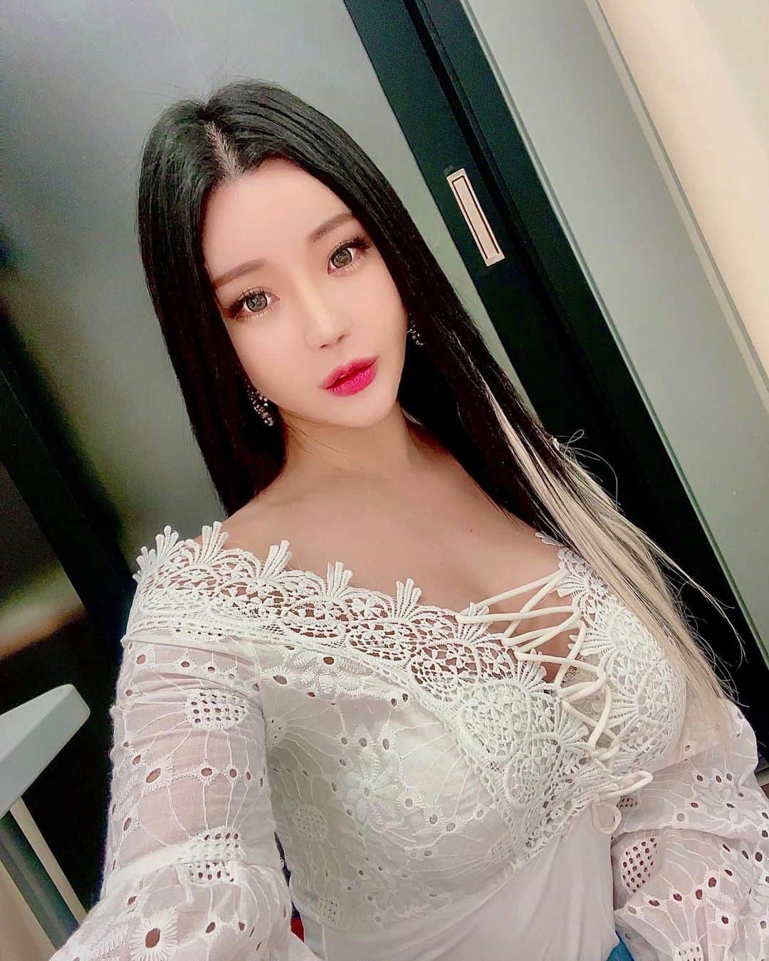 ゴウンのインスタグラム：「안녕👋  #selfie #photooftheday #photo #daily #레이샤 #laysha #레이샤고은 #layshagoeun」