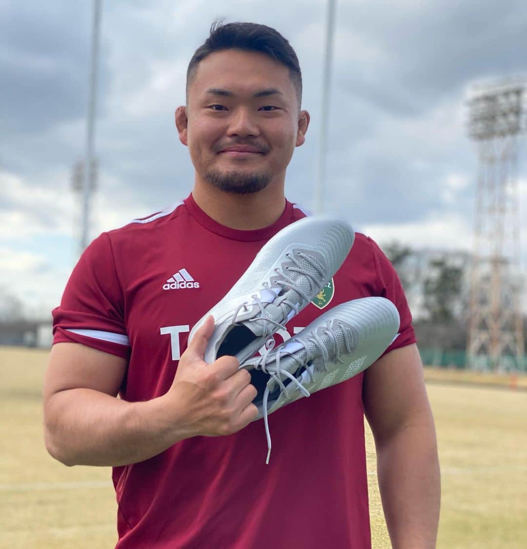 木津悠輔のインスタグラム：「. 新たなカラーで挑んでいる2022  @adidasrugby  @adidastokyo  #adidas #rugby #createdwithadidas」