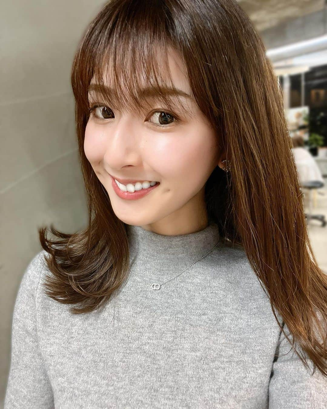 井上麻衣さんのインスタグラム写真 - (井上麻衣Instagram)「hairメンテ ✂︎💕  先月に表参道でハイライトを 入れてもらったのでリタッチだけ お願いしました🥰✨  トリートメントとカットは整えるだけで、、、  少し伸ばしていこうかなぁって思ってます☺️❣️  阿部さん @abe0106  いつもありがとうございます🙇‍♀️  ✂︎ freera フリーラ 河原町三条店 080-5693-0057  . . . . #hair#hairstyle#haircolor#haircut  #hairsalon#beauty#kyoto #ヘアサロン#美容室#ヘアサロン京都 #美容室京都#河原町三条#河原町美容室 #ヘアスタイル#セミロング#ロング #前髪カット#前髪 #ハイライト #フリーラ#freera」2月4日 13時50分 - mai_inoue