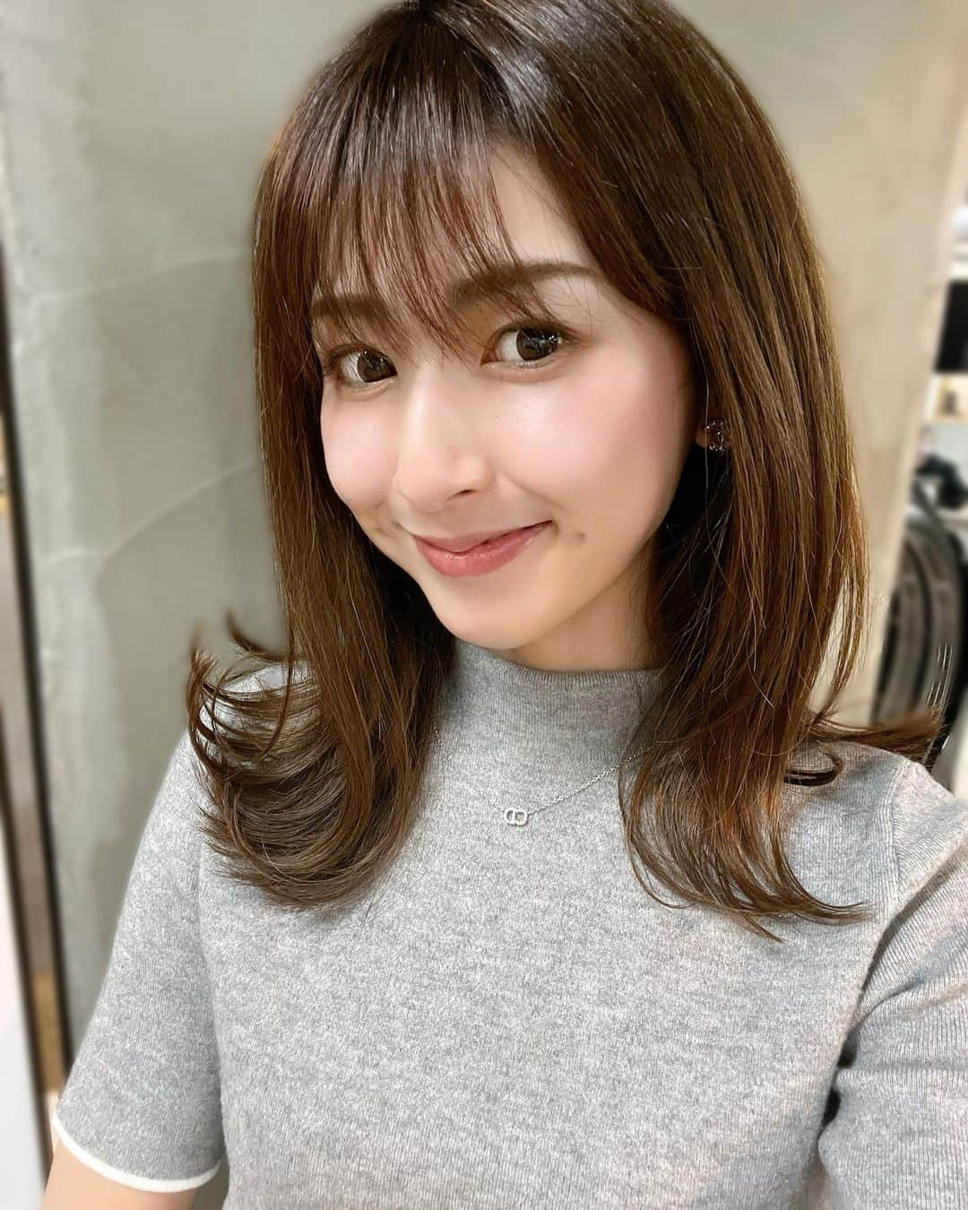 井上麻衣さんのインスタグラム写真 - (井上麻衣Instagram)「hairメンテ ✂︎💕  先月に表参道でハイライトを 入れてもらったのでリタッチだけ お願いしました🥰✨  トリートメントとカットは整えるだけで、、、  少し伸ばしていこうかなぁって思ってます☺️❣️  阿部さん @abe0106  いつもありがとうございます🙇‍♀️  ✂︎ freera フリーラ 河原町三条店 080-5693-0057  . . . . #hair#hairstyle#haircolor#haircut  #hairsalon#beauty#kyoto #ヘアサロン#美容室#ヘアサロン京都 #美容室京都#河原町三条#河原町美容室 #ヘアスタイル#セミロング#ロング #前髪カット#前髪 #ハイライト #フリーラ#freera」2月4日 13時50分 - mai_inoue