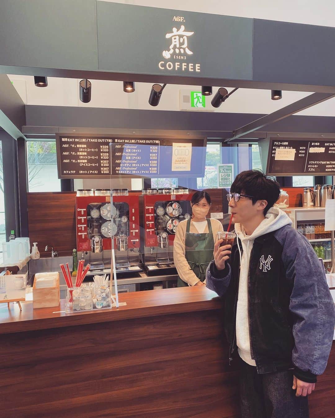 中村フーさんのインスタグラム写真 - (中村フーInstagram)「森ノ宮よしもと漫才劇場の隣、クールジャパンパーク大阪WWホールにある煎カフェさん。 寒い時期ですがアイスコーヒーをいただきました。  可愛い店員さんもいるのでそれ目当てでもいいので行ってみてください  #煎カフェ #PR #よしアド」2月4日 17時23分 - hendernakamura