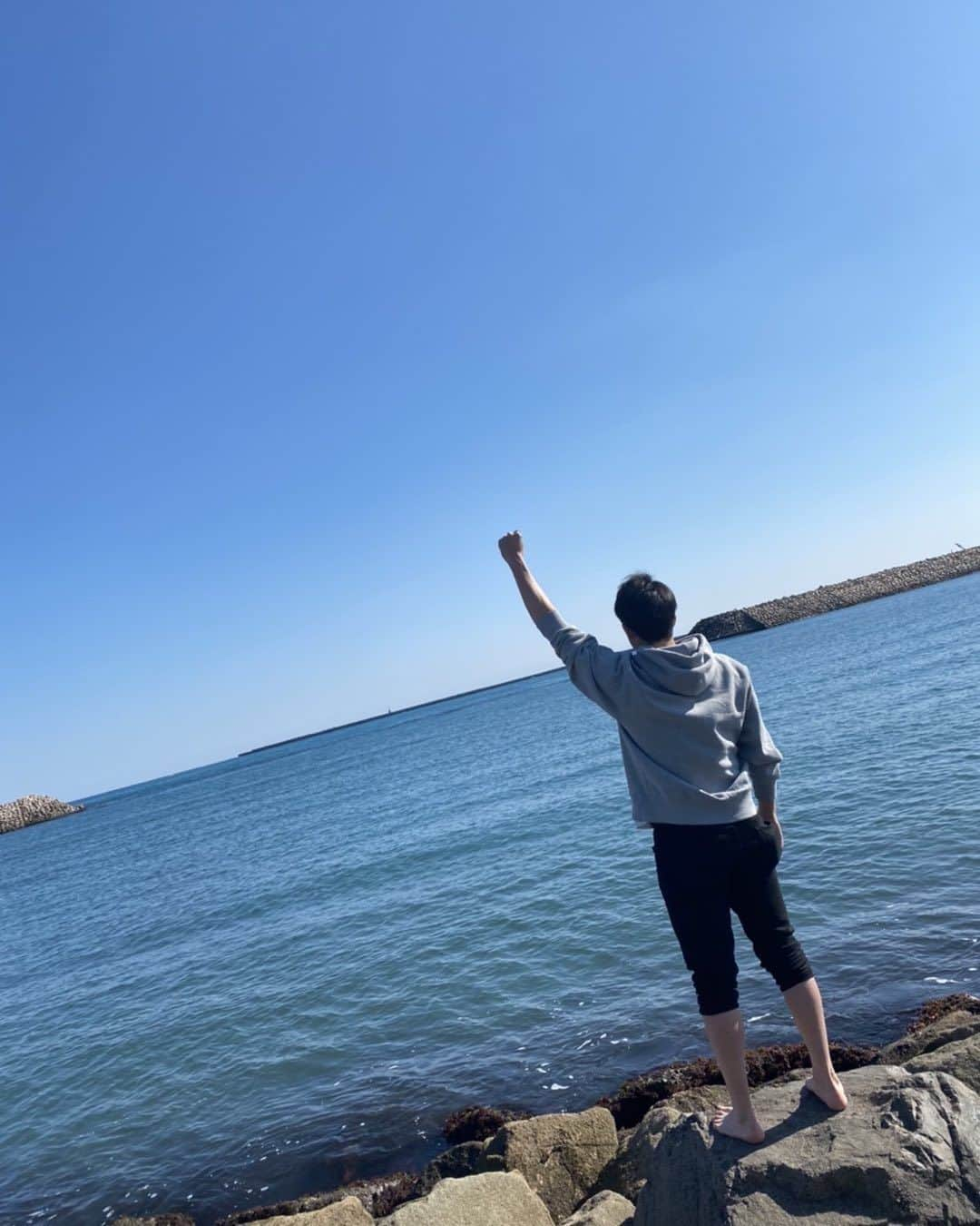 田中正義のインスタグラム：「キャンプ休日。 海を散歩しました。 また明日から頑張ります！  #アラバスタ #ビビ #名シーン」