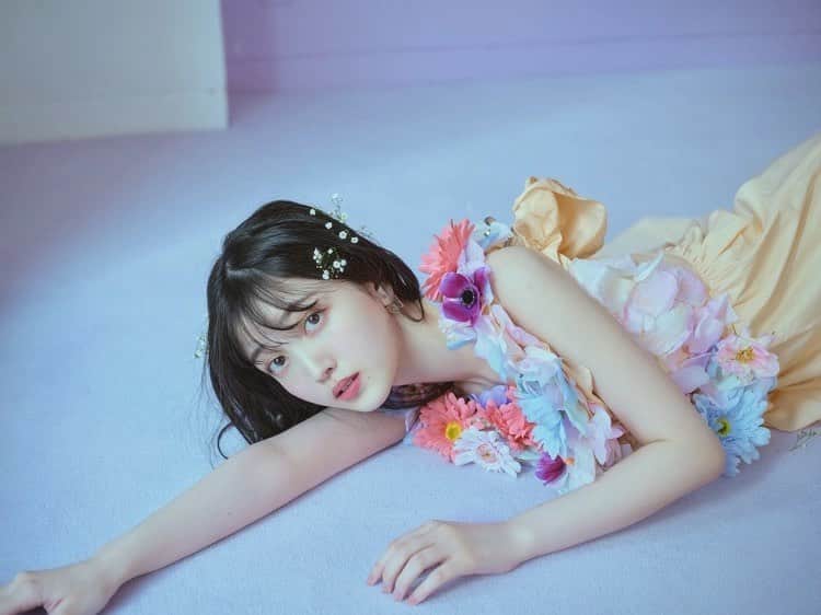 久保史緒里ファンアカウントのインスタグラム：「儚美しい #乃木坂46 #久保史緒里 #久保ちゃん #毎日久保史緒里 #久保ちゃん白すぎ可愛すぎ  #久保史緒里さんしか #毎日がkuboshioriday」