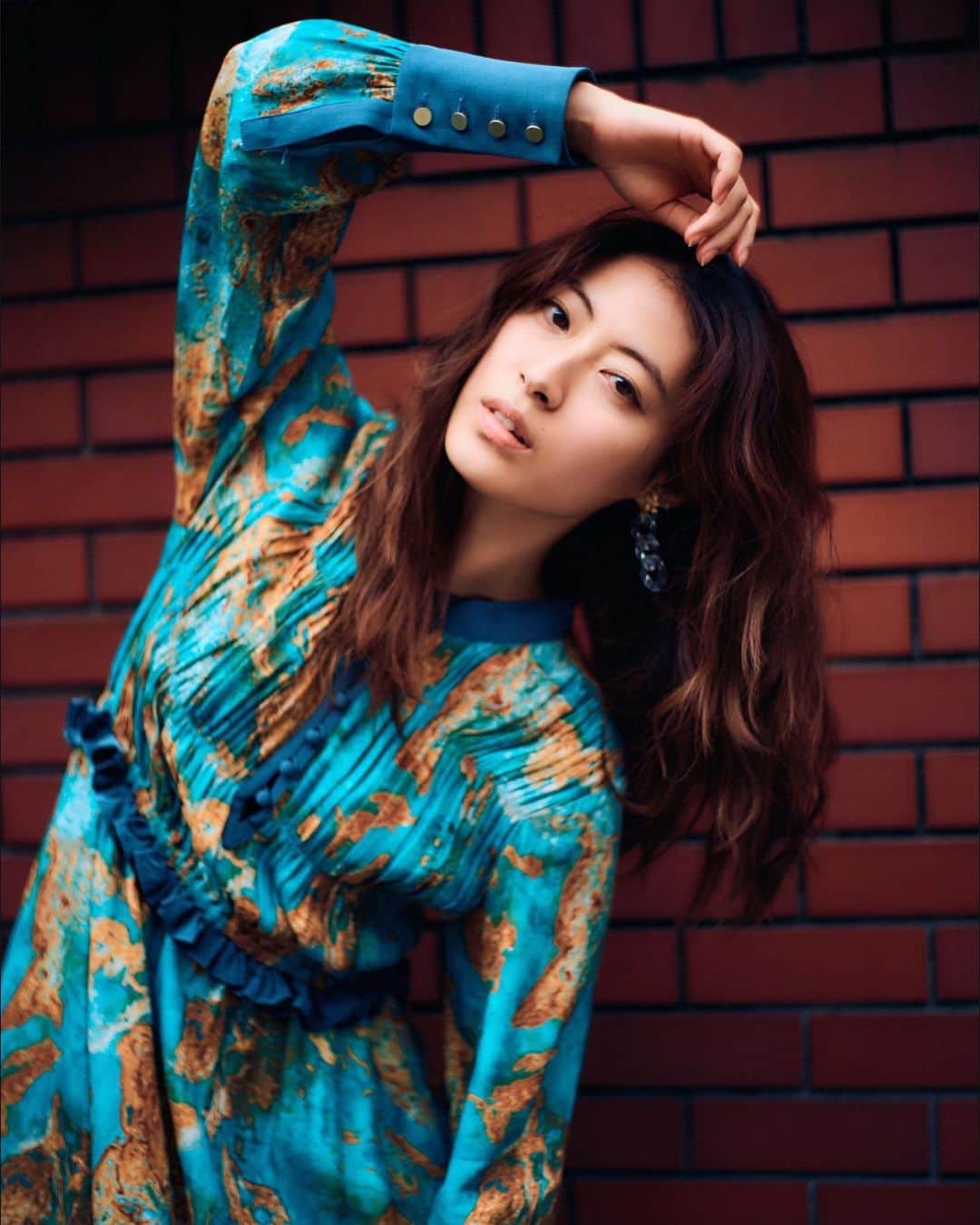 瀧本美織のインスタグラム：「👼🏻2/9(水)19時30分～ 瀧本美織 OFFICIAL FAN CLUB会員限定の初回生配信が決定しました！ 1回目の生配信、ドキドキ…楽しくお話ししましょう😚🌷  ファンクラブ会員であれば、【LIVE MOVIE】ページにて、どなたでもご覧いただけます。 生配信中は、皆さんからのチャットコメントもたくさんお待ちしております😋 お時間作ってもらえると嬉しいです！  【生配信日程(予定)】 2022/2/9(水) 19:30頃～ ※配信は30分間程度の予定になります。 ※アーカイブ配信も予定しております。 ※開始時間が大幅に遅れる場合は同ページにてご案内致します。」