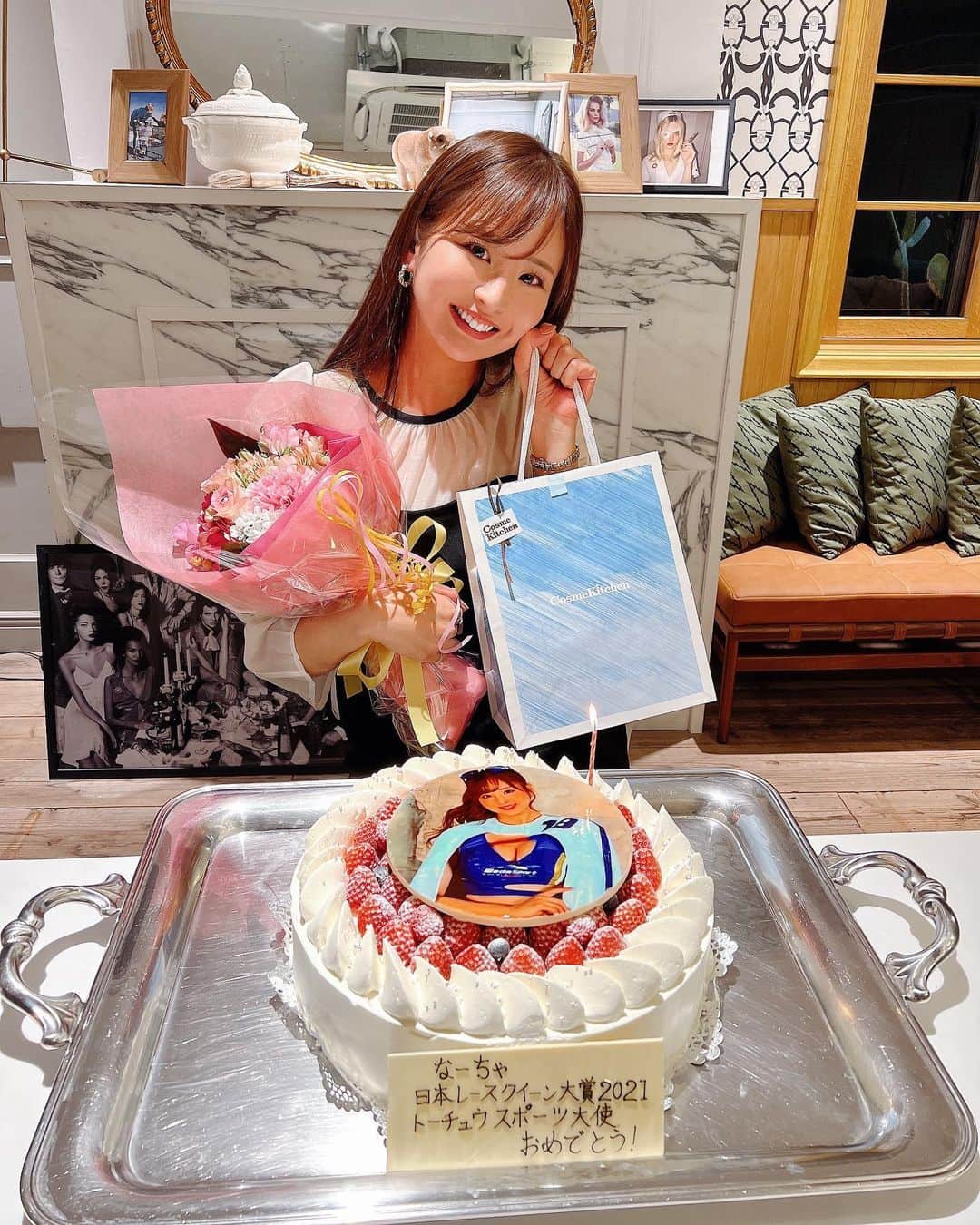 安田七奈さんのインスタグラム写真 - (安田七奈Instagram)「まあやんが素敵なお店で 大賞のお祝いしてくれました😭💓 (感染対策のとられた個室を用意してもらいました)  幸せすぎた🥲  サプライズで めちゃかわいいケーキも😍🎂  りおもプレゼントも用意して 駆けつけてくれたよ🥺🎁  プロジェクターで 大賞のステージを鑑賞したり 本当に幸せな時間でした☺️💓  佐野真彩さんがいてくれたから 今の私がいます😉 これからもまあやんの背中を追いかけて頑張ります🤩‼︎  #安田七奈 #なーちゃ #レースクイーン #rq #ラウンドガール #グラビア #グラビアアイドル #グラドル #インスタグラビア#美乳 #水着 #ビキニ #ムチムチ #むちむち #wedssport #bandoh #セクシー #セクシー美女#wedssportracinggals #followme #japanese #japanesegirl #instagood #instalike #photooftheday #팔로우 #얼스타그램 #粉我 #非常好 ⠀ ⠀」2月4日 18時41分 - nana_yasuda