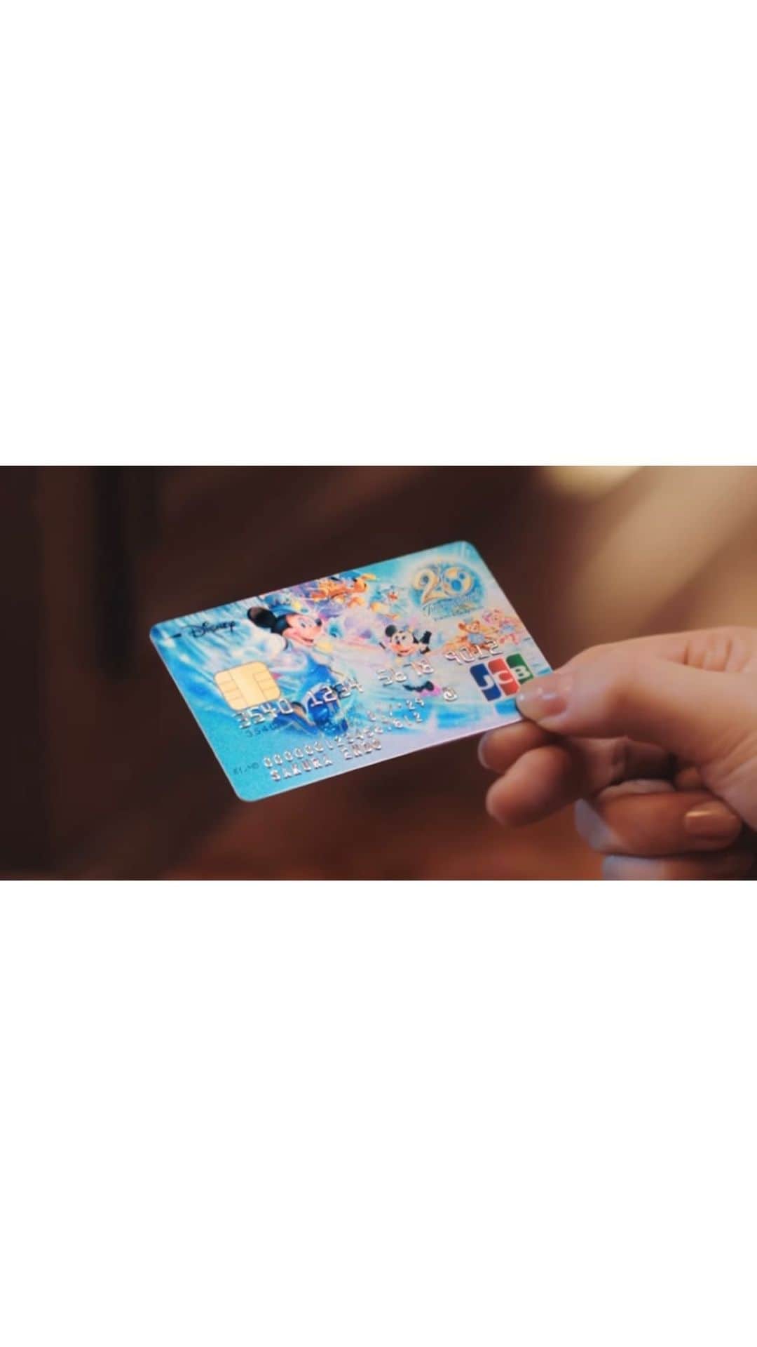 鎌田彩樺のインスタグラム：「《お知らせ》 ディズニー★JCBカード 東京ディズニーシー® 20周年記念カードのCMに出演させていただいています！  他にもディズニー・カードクラブの公式HPやWEB、広告等様々なところでみれるみたいなので見つけた報告まってるよ〜♡ #ディズニーjcbカード #乃木坂46 #遠藤さくら さん」