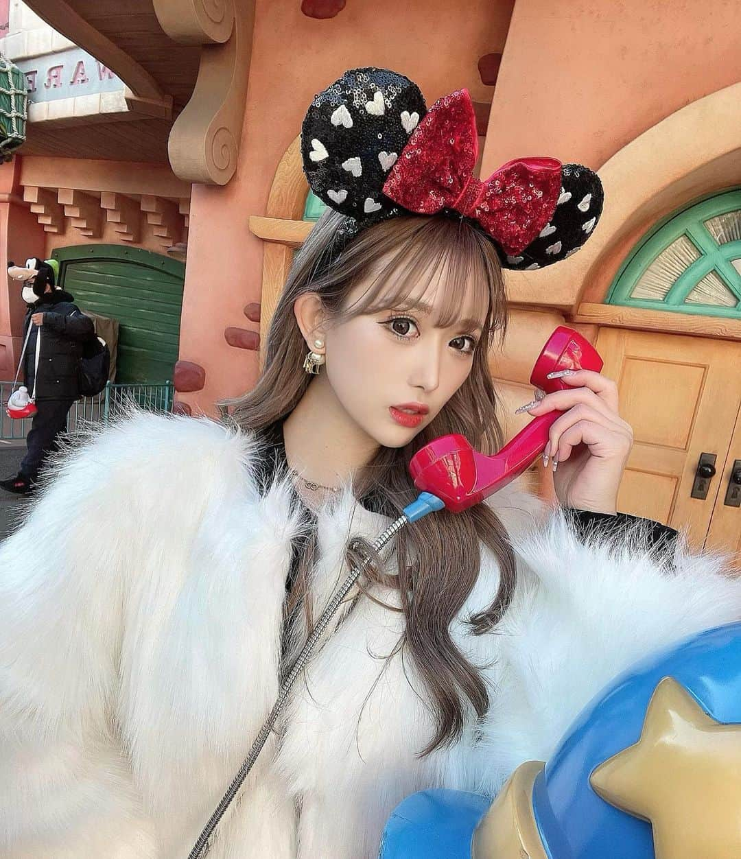 伊藤桃々さんのインスタグラム写真 - (伊藤桃々Instagram)「✨🏰🐭🖤  ここの場所かわいい☎  #disneyland  #disney」2月4日 19時24分 - __peachstagram__