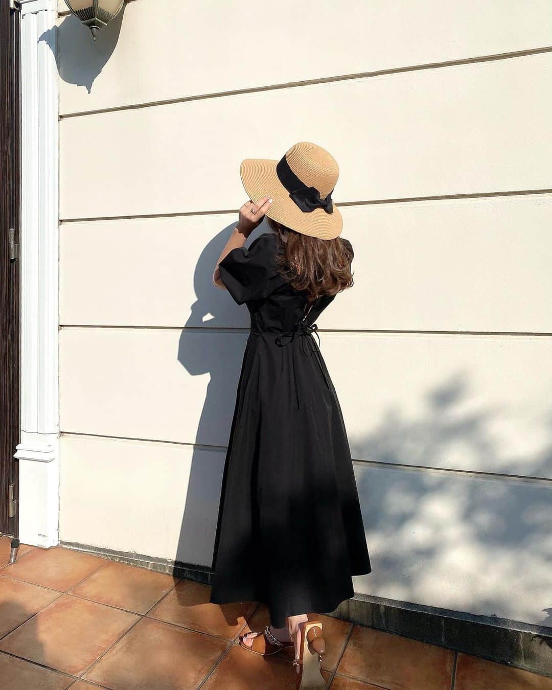 木田絵里香のインスタグラム：「. おかわワンピ🖤 もう春の気分だ👒 . #ワンピース#✌🏼」