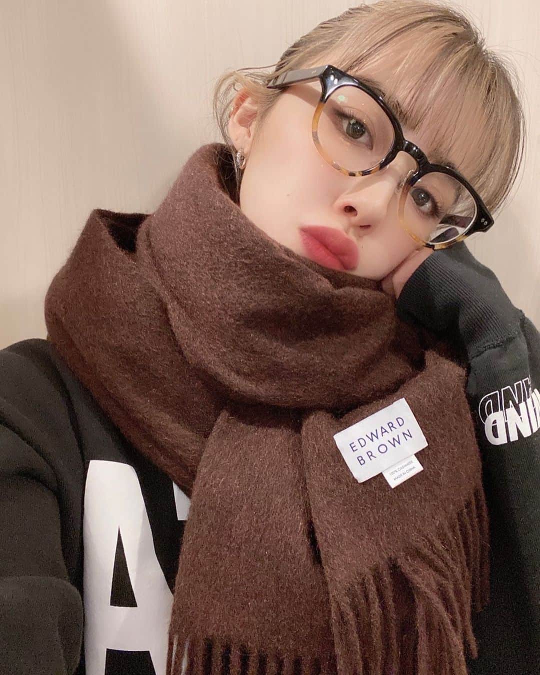 夏焼雅のインスタグラム：「🤎🤎🤎」