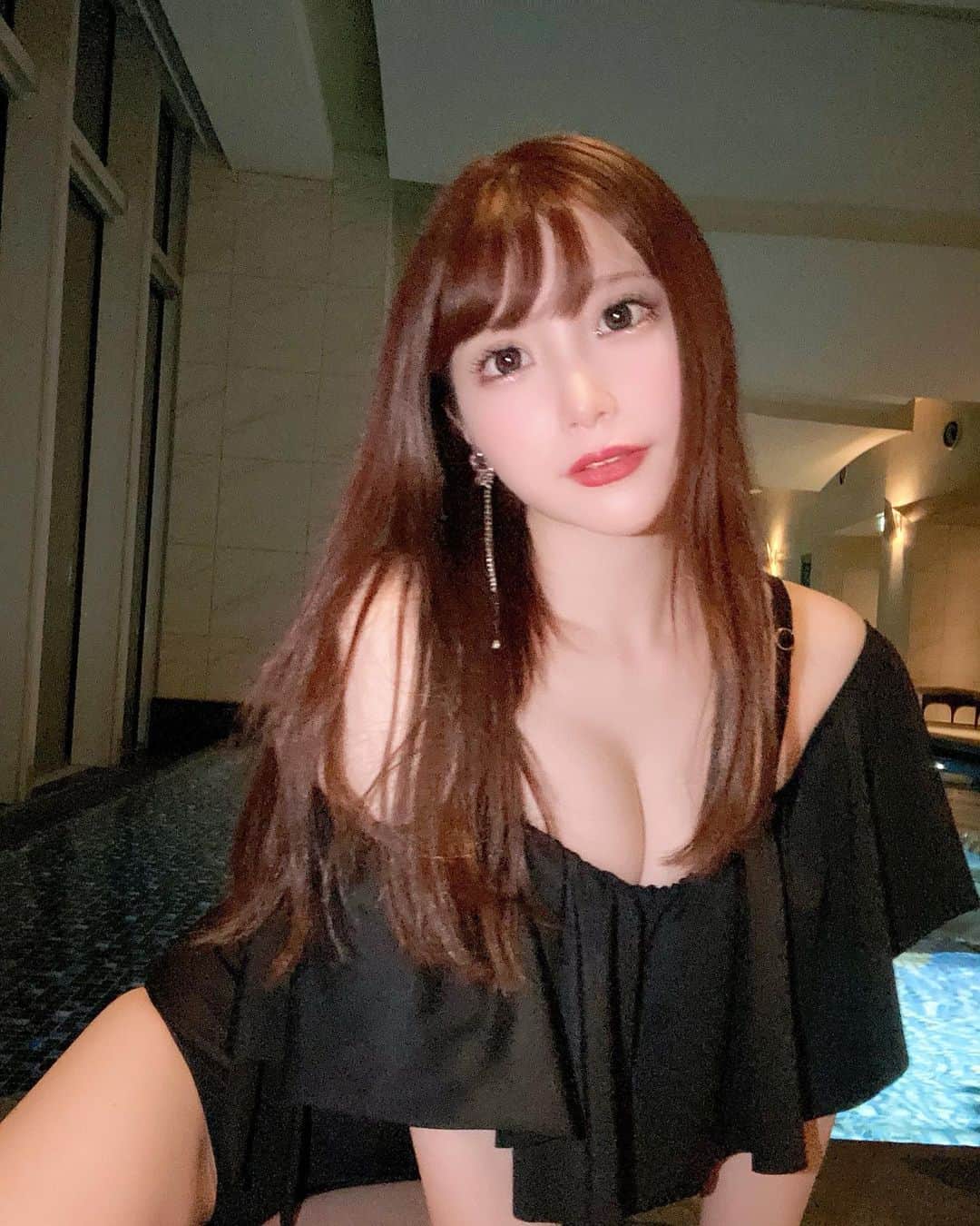 のインスタグラム：「最近の美容事情🧚🏻‍♀️  肌エステ🧖🏻‍♀️ @elcrest_harajuku  初めて施術してから 急に肌荒れしにくくなった これから定期的に通う₍ᐢ.ˬ.ᐢ₎  整体💆🏻‍♀️ @satsuma_official  身体もお顔もすっきりなる てんさい(  ʚ̴̶̷́ ༝ ʚ̴̶̷̥̀  ) 口の中から整体するので 歌う前にも良い◎  脱毛🧘🏻 @thesame_shibuya  すぐ終わるし痛くないっ あとスタッフさん可愛いし 店内清潔綺麗◎ 今だと脱毛無料体験あるので是非♡  #美容オタク #韓国ヘア#韓国メイク #美容好き#オルチャン #オルチャンメイク#整体 #水着#小顔#美肌#美白 #脱毛#エステ #葵ローズ」
