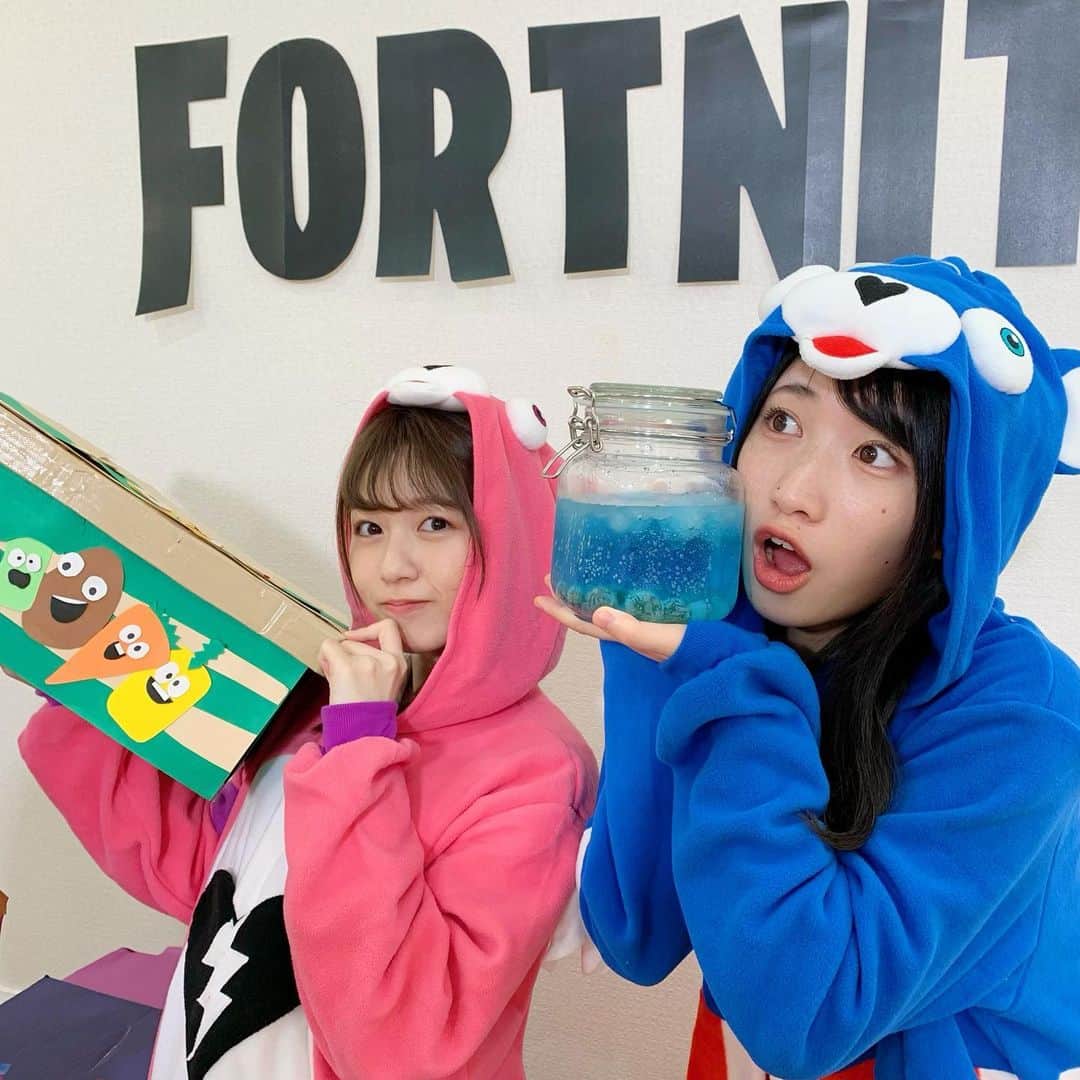 加藤一華のインスタグラム：「. フォートナイトめし🎮🍌🍎 デカポ作りました！🍯💧  #Fortnite #フォートナイト #コスプレ #cosplay  #着ぐるみ #ボンボンTV #デカポ #いちどみ #ぷりぷりシスターズ」