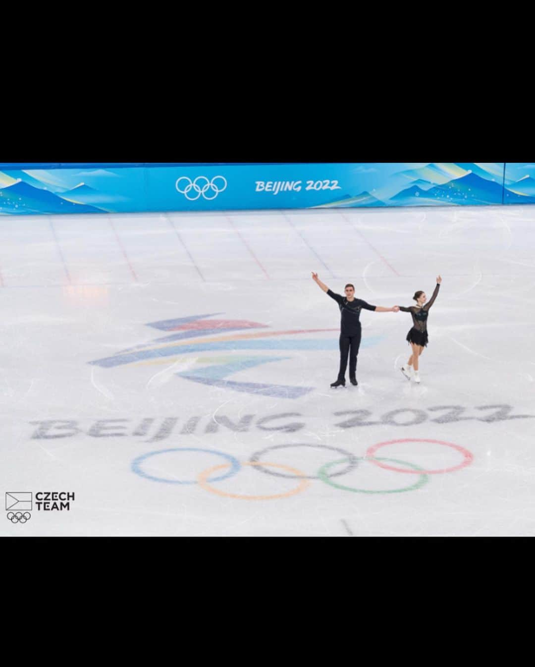 Martin Bidařさんのインスタグラム写真 - (Martin BidařInstagram)「Feeling super grateful🤩🇨🇿🙏🏻  #olympics #2022 #beijing #czech #figureskatung #teamevent #firsttimeever #history #thankyou」2月4日 21時04分 - martinbidar13