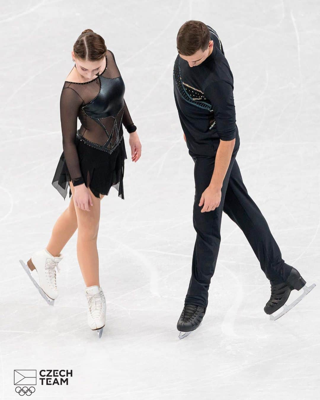 Martin Bidařのインスタグラム：「Feeling super grateful🤩🇨🇿🙏🏻  #olympics #2022 #beijing #czech #figureskatung #teamevent #firsttimeever #history #thankyou」