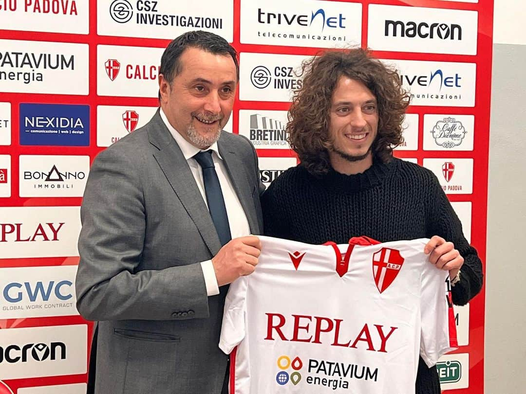 ヤコポ・デジのインスタグラム：「New chapter ⚪️🔴🛡 #padova @padovacalcio」