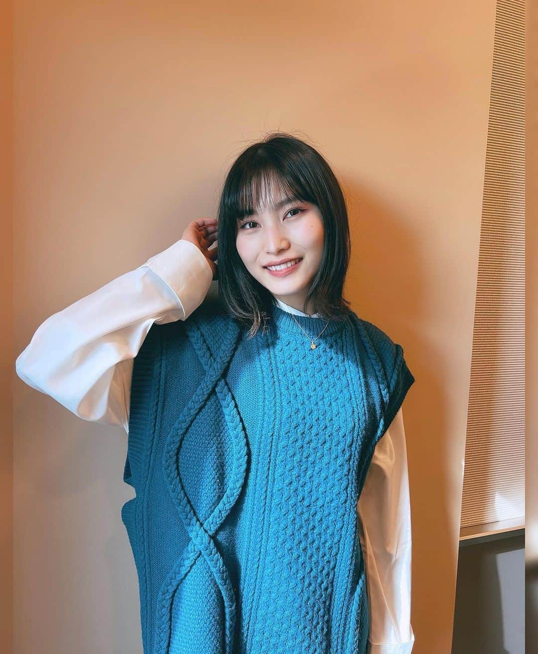 福岡聖菜さんのインスタグラム写真 - (福岡聖菜Instagram)「2月まだまだ寒いけど、ここからは笑顔で過ごせますように😌  knit vest:#clane  blouse:#solov   #せいちゃんの私服日記 #オンラインお話し会 #akb48  #冬コーデ #ニットベスト #青コーデ」2月4日 21時43分 - seina___ff