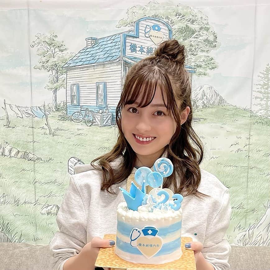 橋本環奈のインスタグラム：「こんばんは！環奈MGです。  昨日はファンクラブ限定配信「院長の休日vol.2」にお越し頂いた皆様、ありがとうございました！  そして、たくさんのお祝いメッセージや画像などありがとうございます！ ゆっくり読ませて頂きます💌  #橋本環奈 #橋本環奈2022 #橋本環奈マネージャー #橋本純情内科 #院長の休日」